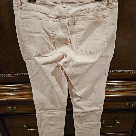 Crown & Ivy Cropped Capris - Picture 4 of 4